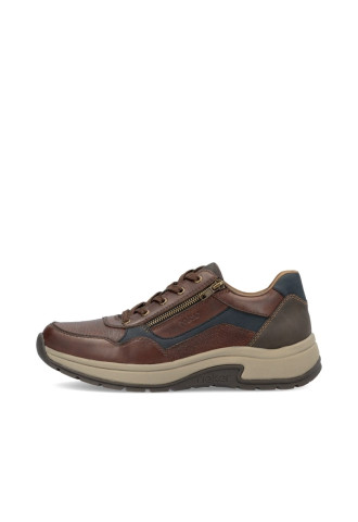CHAUSSURE BASSE AU LOOK...
