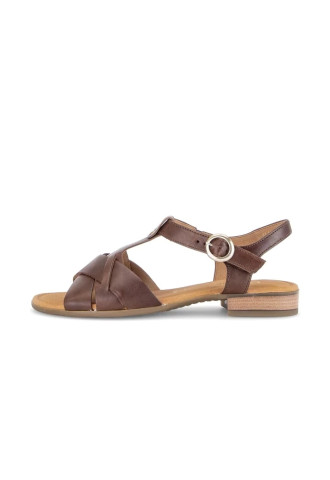 NU PIEDS A BRIDES AVEC...