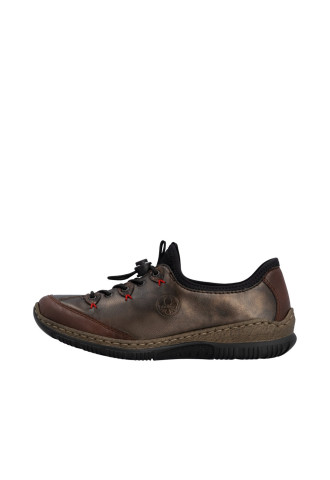 CHAUSSURE AU LOOK SPORTIF...