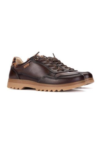 CHAUSSURE AU LOOK SPORTIF...