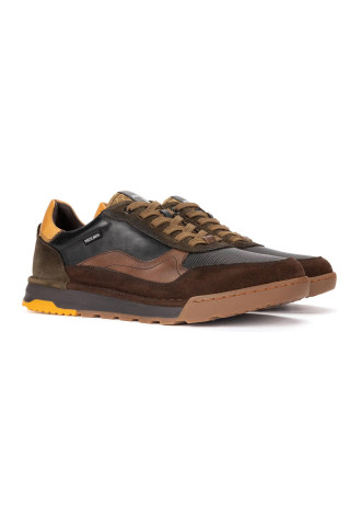 CHAUSSURE AU LOOK SPORTIF...