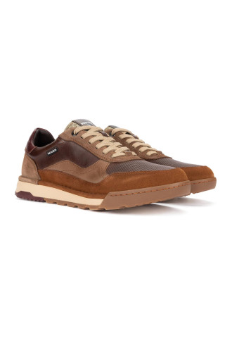 CHAUSSURE AU LOOK SPORTIF...